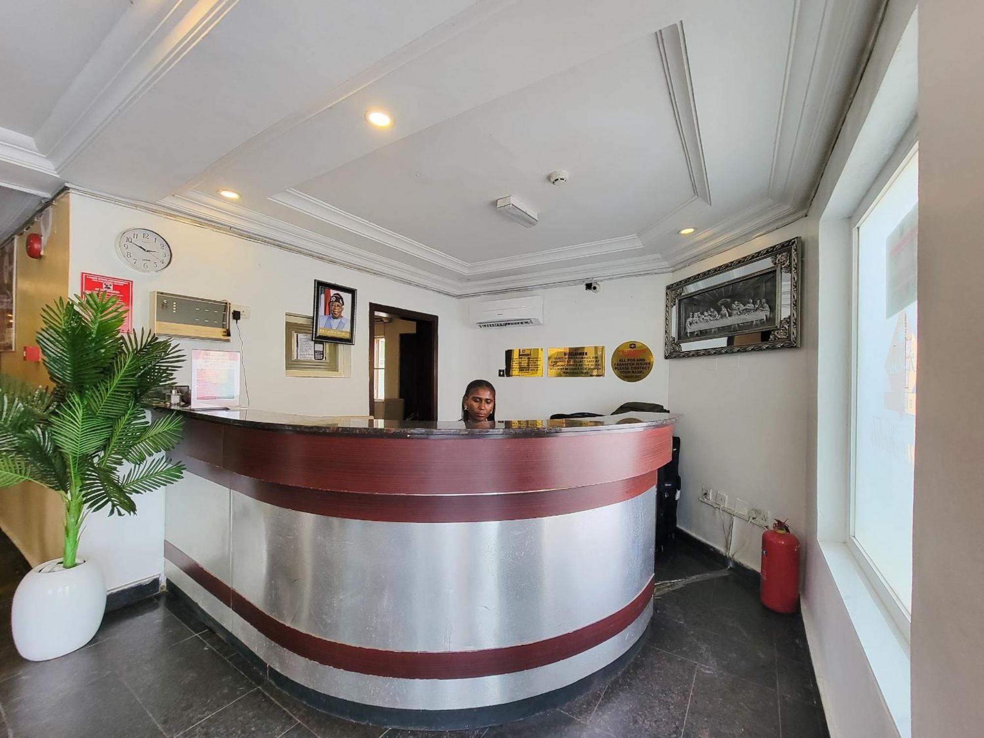 Presken K-One Hotel Ikeja Exterior photo