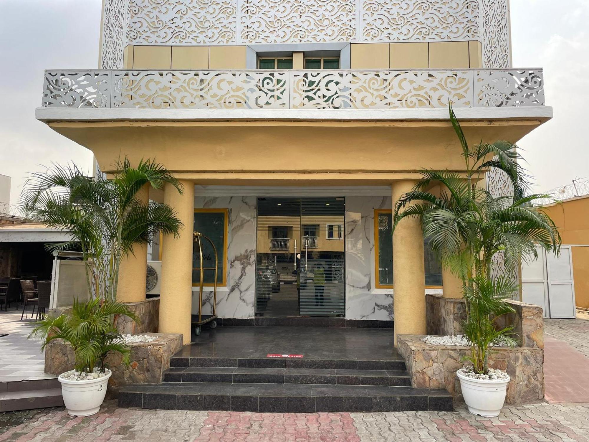 Presken K-One Hotel Ikeja Exterior photo