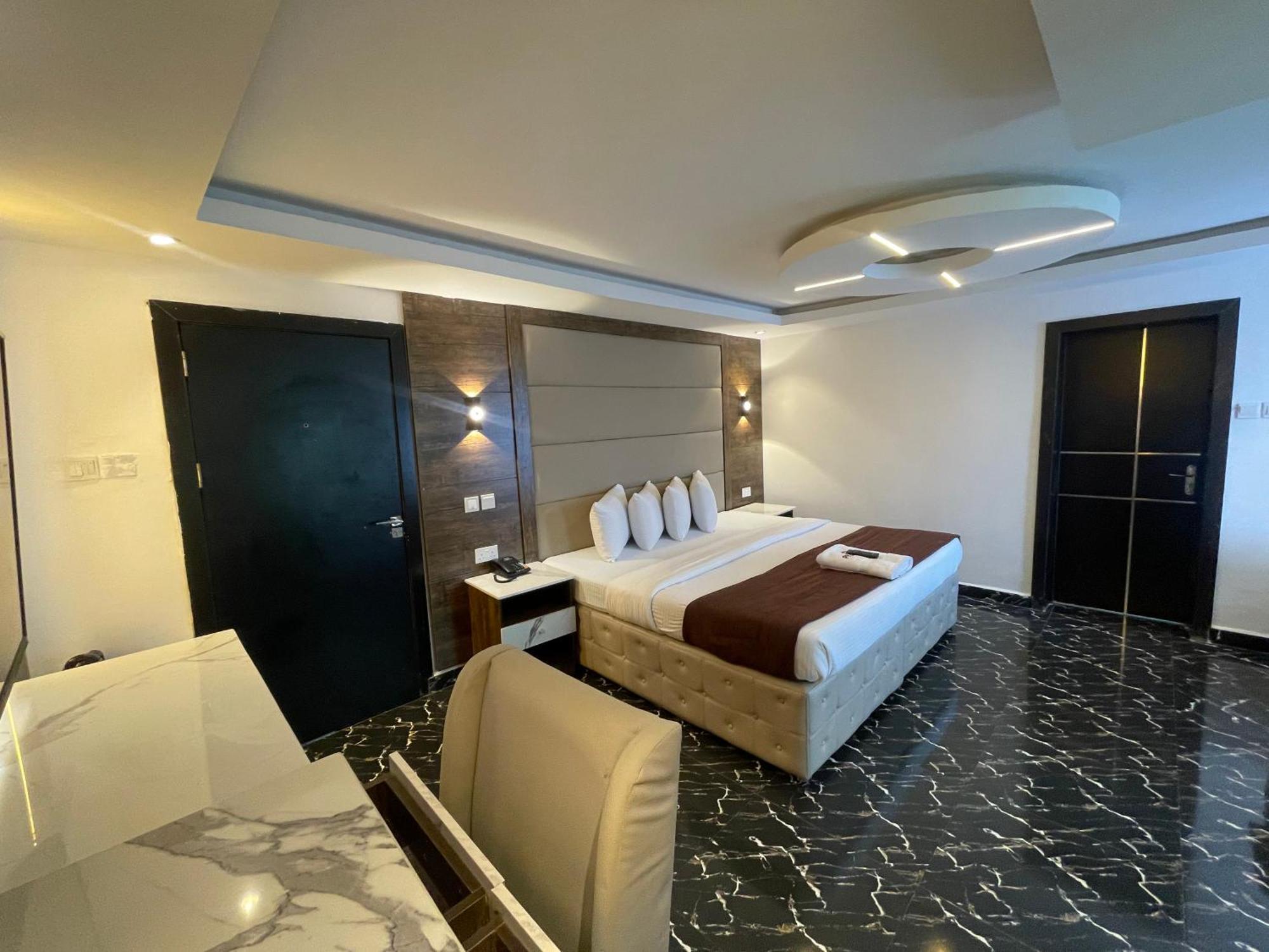 Presken K-One Hotel Ikeja Exterior photo
