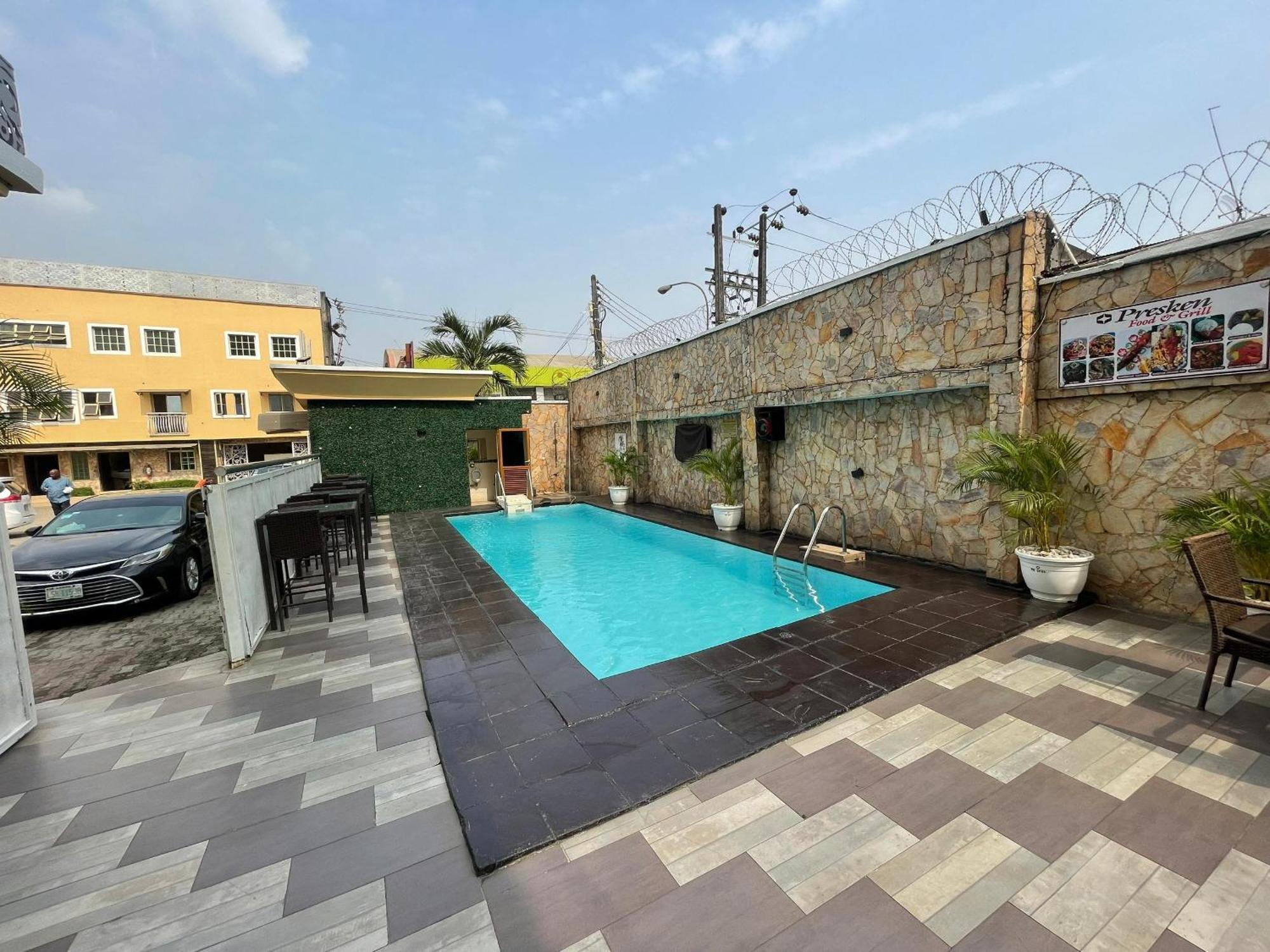 Presken K-One Hotel Ikeja Exterior photo